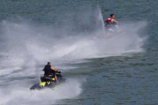 15 July 2021 - 15-06-22
At this speed it would make sense to look where you are going. Although perhaps sense is asking a bit too much.
-------------------
Racing jet skiers in Dartmouth harbour